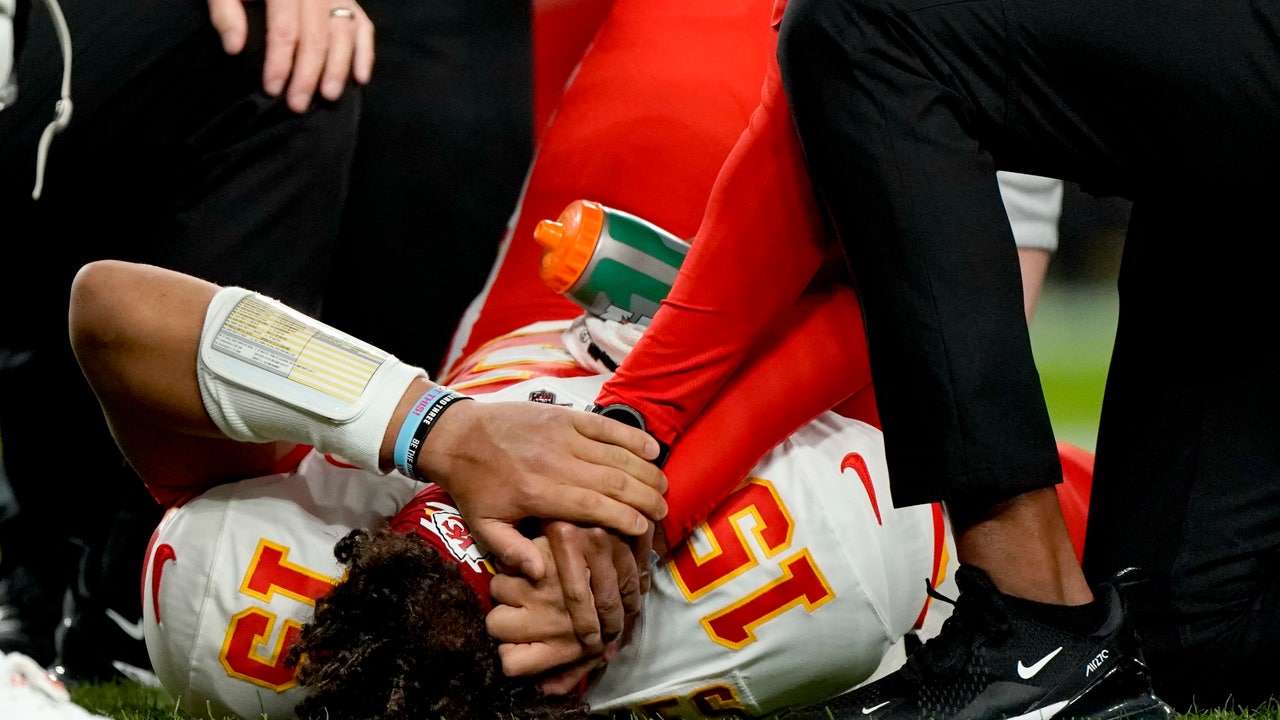 NFL's biggest star joins growing list of sidelined QBs